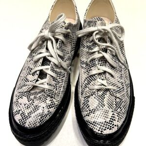 Converse-Snakeskin Pattern unisex Sneakers with Black Soles
